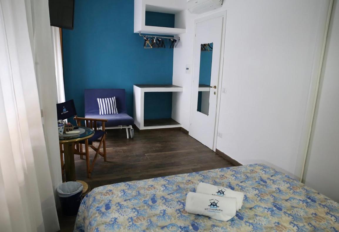 House Sottocoperta Hotel Civitavecchia Exterior photo