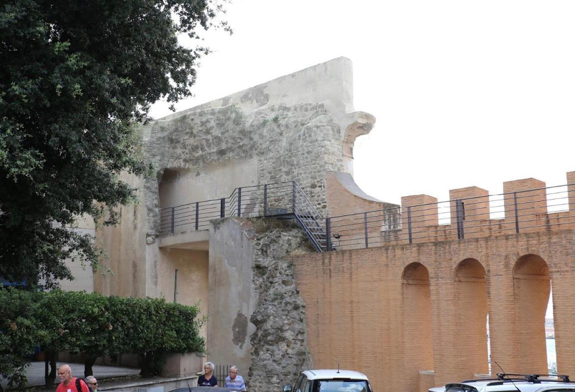House Sottocoperta Hotel Civitavecchia Exterior photo