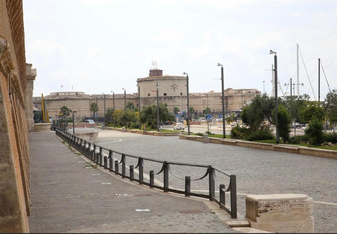 House Sottocoperta Hotel Civitavecchia Exterior photo
