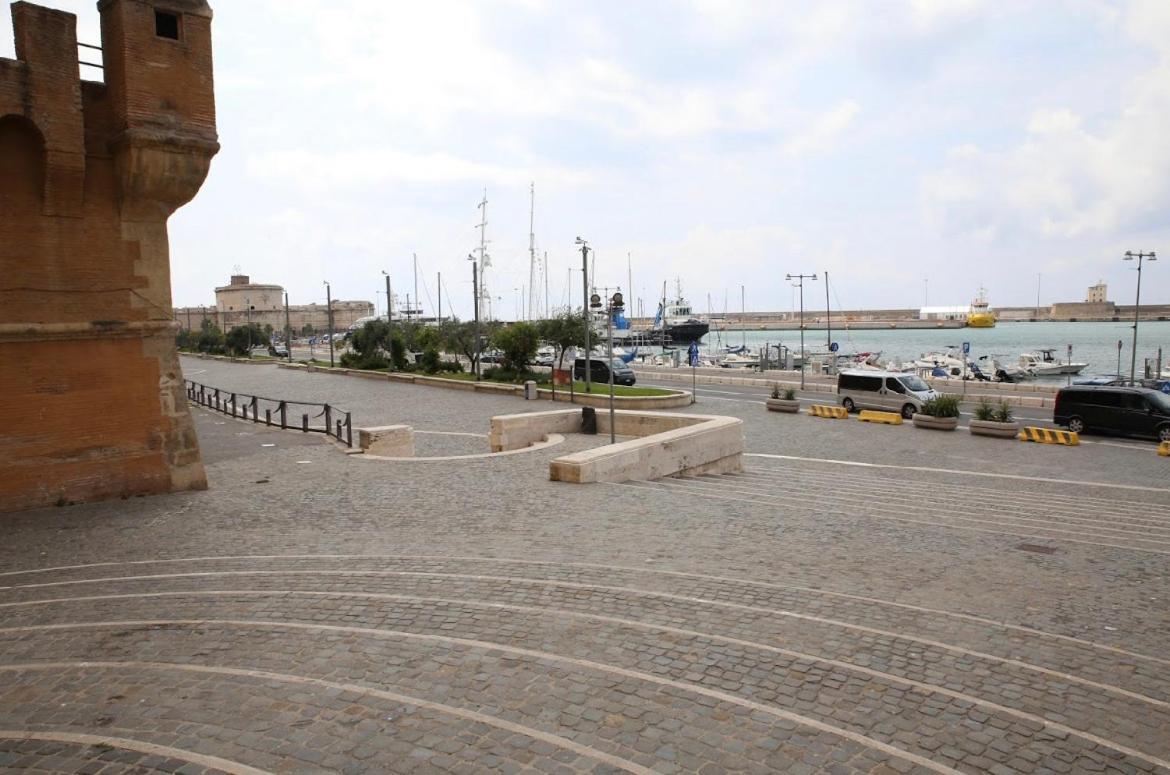 House Sottocoperta Hotel Civitavecchia Exterior photo